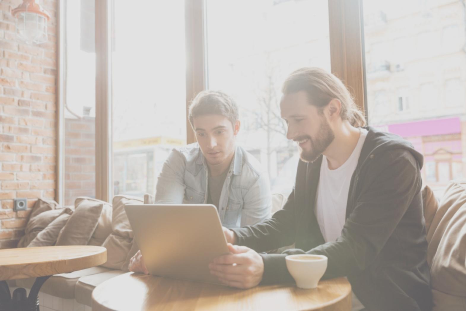 Finanzplanung Materialien auf Schreibtisch